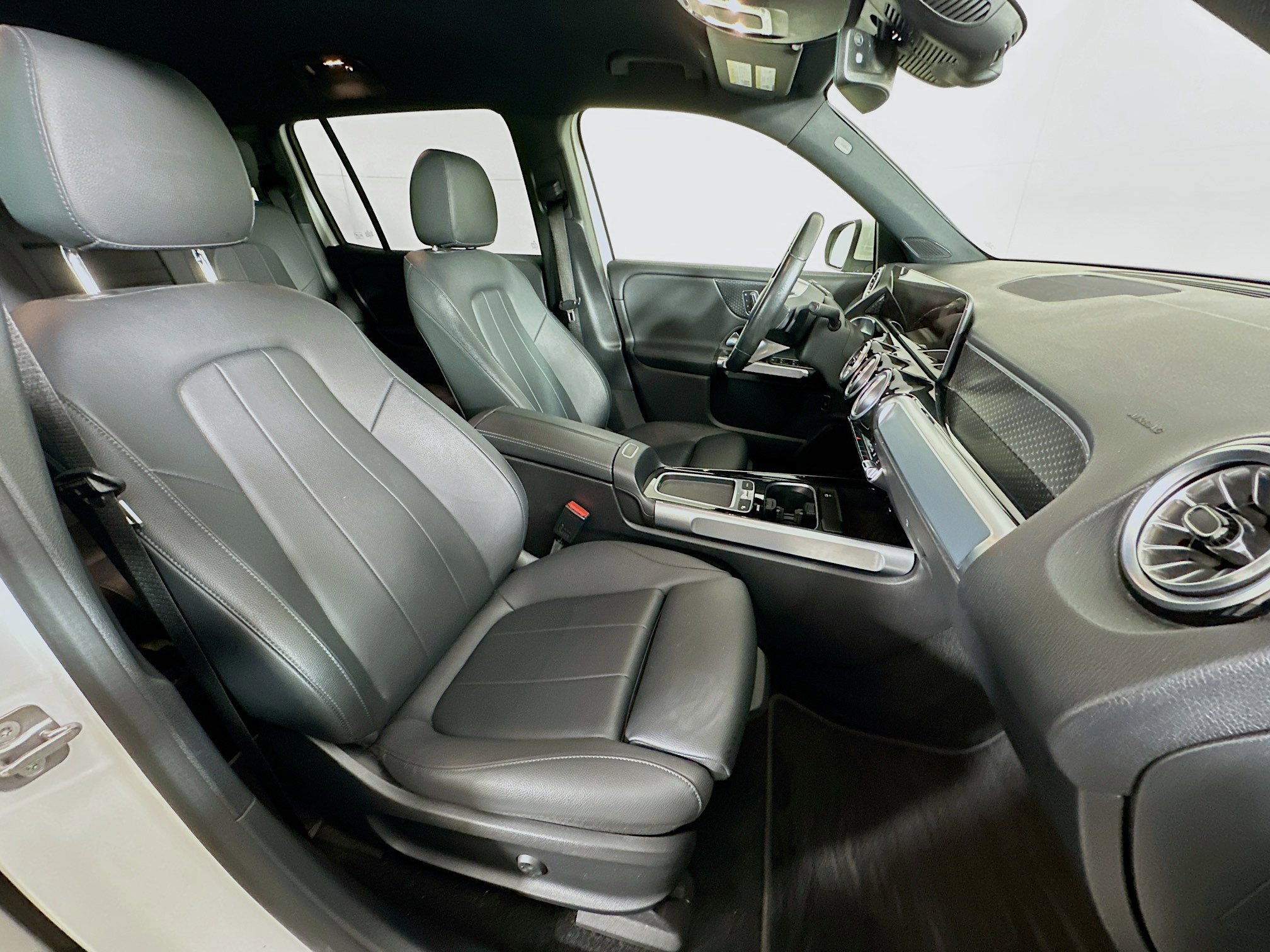 Used 2024 Mercedes-Benz EQB 250+ image 30