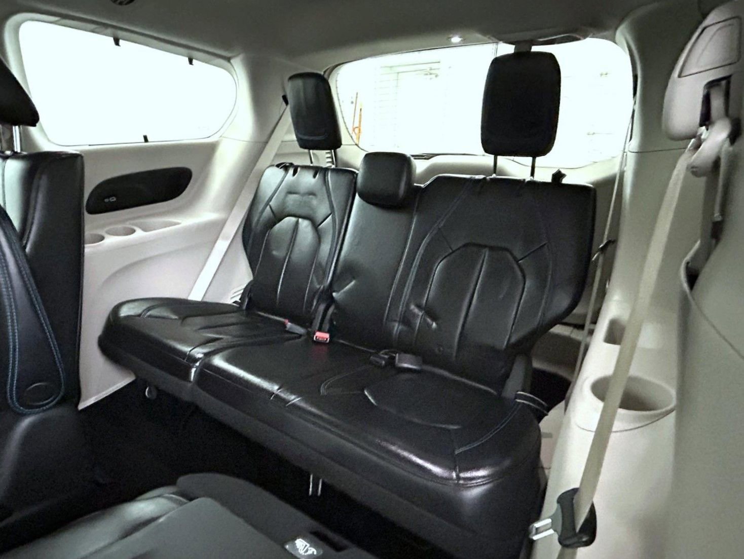 Used 2021 Chrysler Pacifica Touring-L FWD image 19