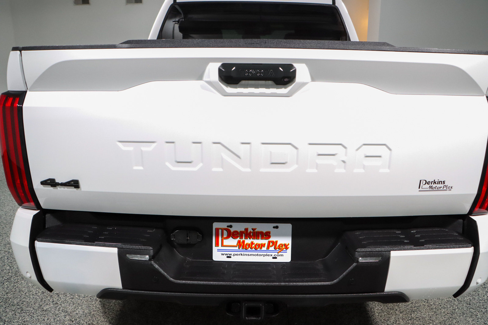 Used 2024 Toyota Tundra SR5 w/ SR5 Convenience Package AWD/4WD image 8