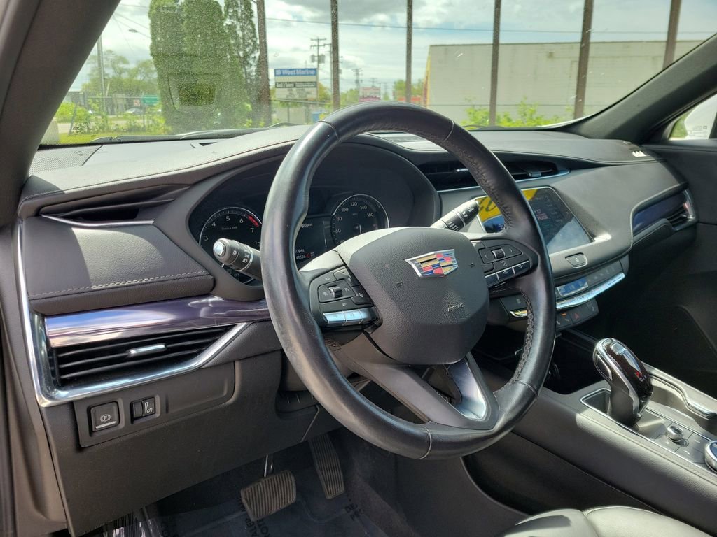 Used 2023 Cadillac XT4 Luxury w/ Cold Weather Package AWD/4WD image 20