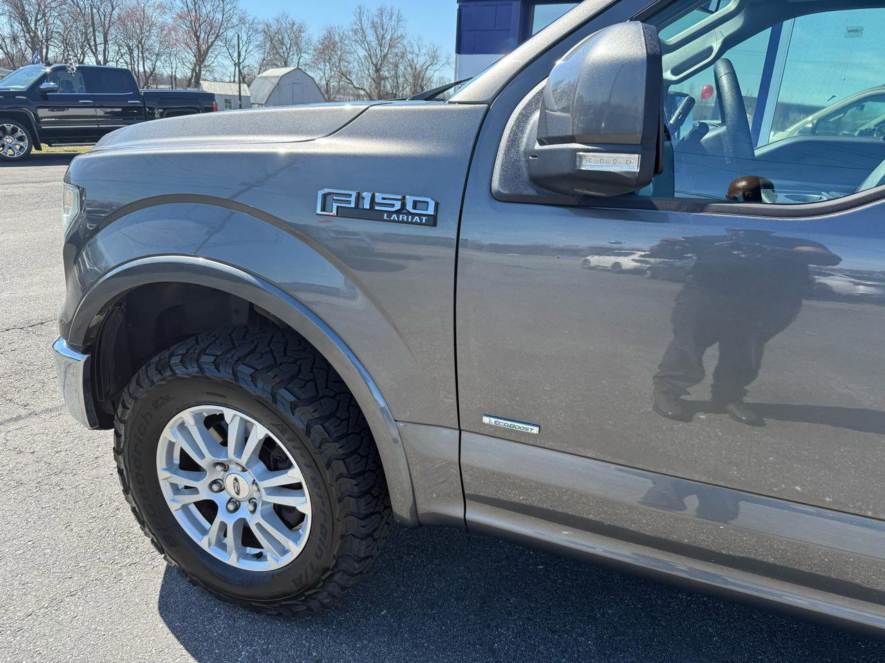 Used 2016 Ford F150 Lariat w/ Equipment Group 501A Mid image 3