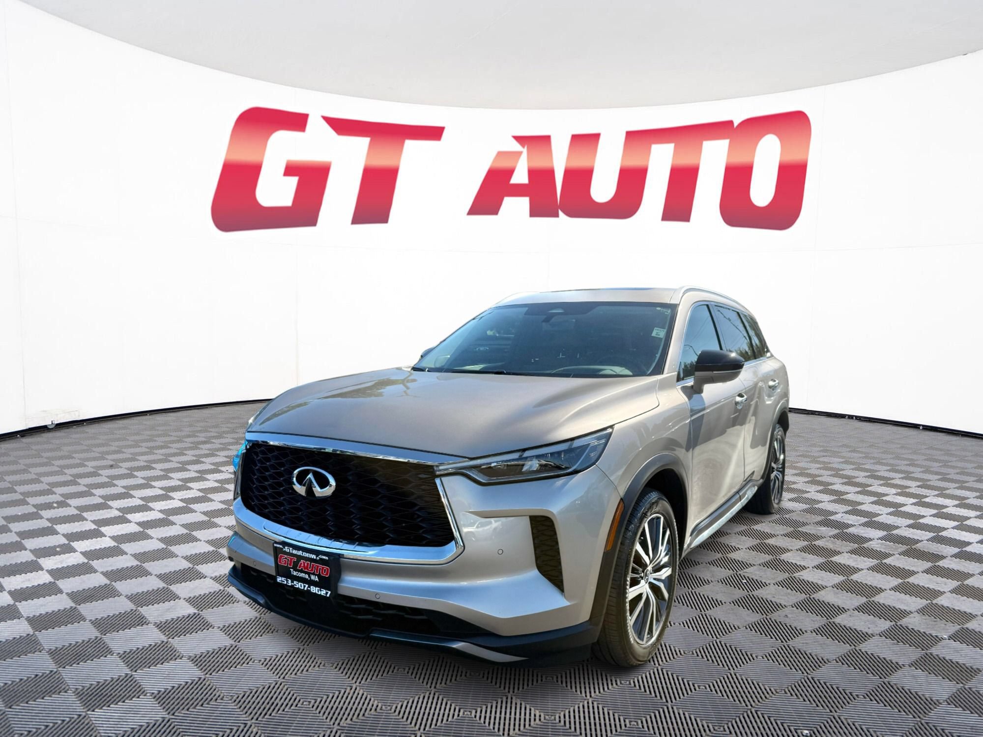 Used 2023 INFINITI QX60 Sensory AWD/4WD image 2