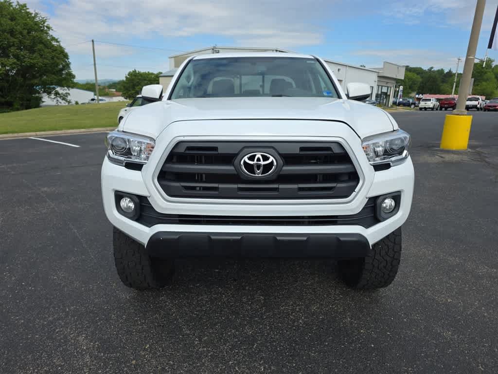 Used 2017 Toyota Tacoma SR5 w/ Tow Package AWD/4WD image 7