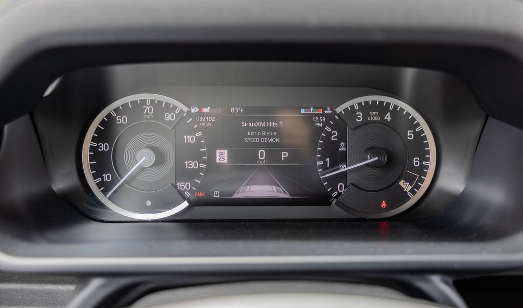 Used 2023 Land Rover Defender 130 SE AWD/4WD image 8