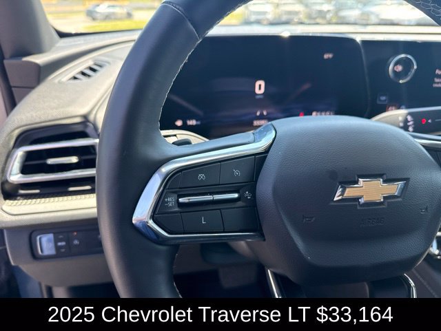 Used 2025 Chevrolet Traverse LT FWD image 14