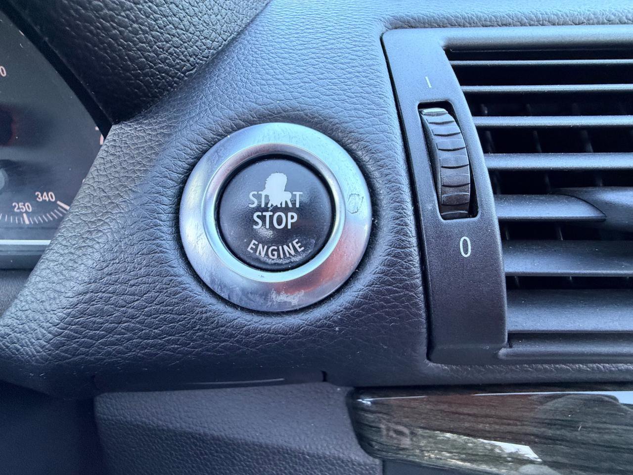 Used 2013 BMW 135i Convertible image 23