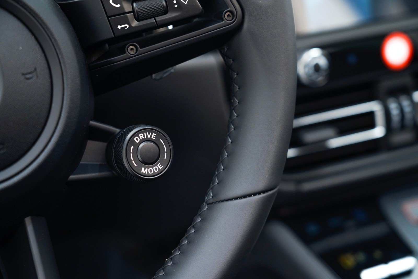 Certified 2026 Porsche Macan Turbo AWD/4WD image 27