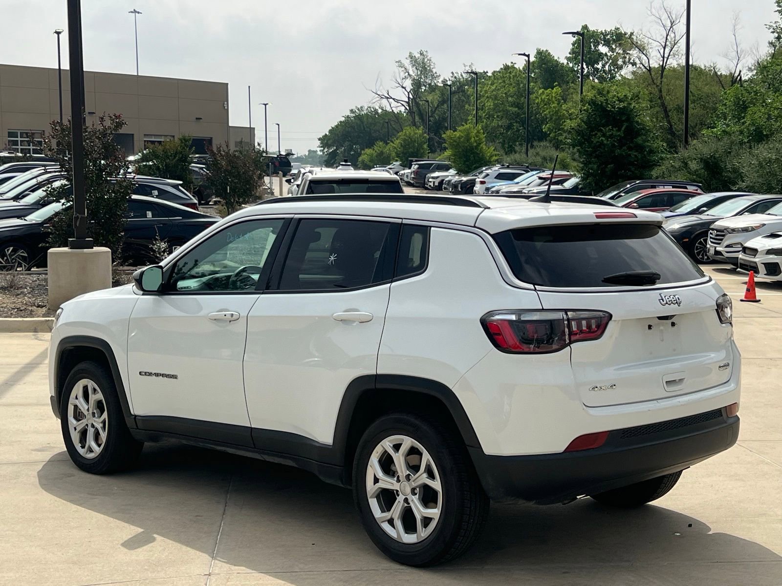 Used 2024 Jeep Compass Latitude AWD/4WD image 9