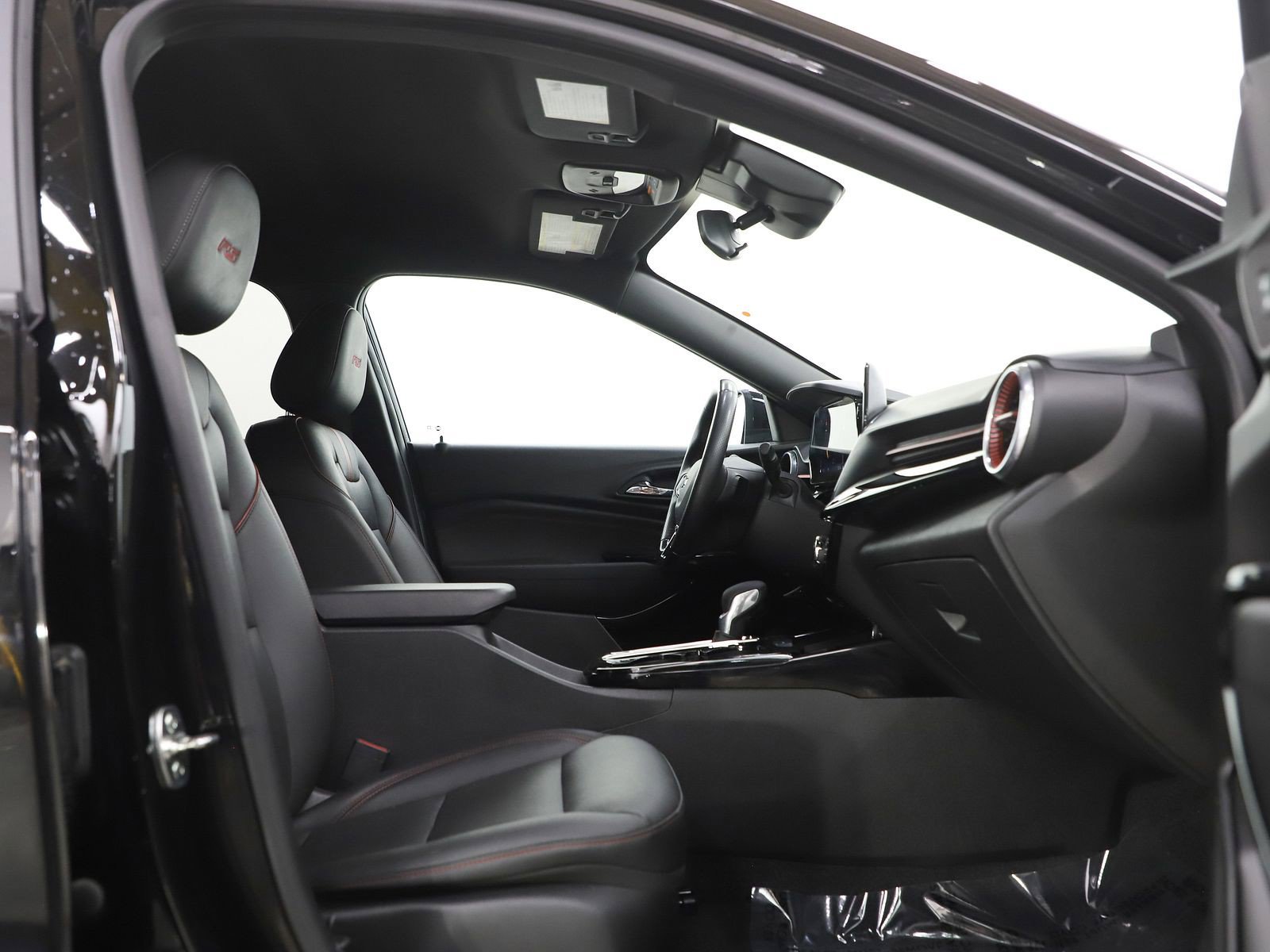 Used 2024 Chevrolet Trax RS FWD image 13
