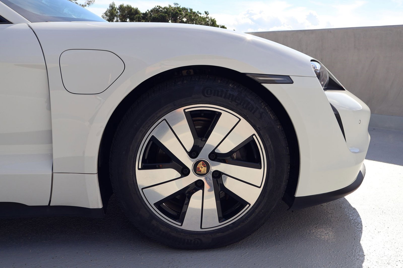 Certified 2022 Porsche Taycan image 10