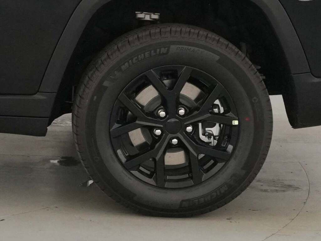 New 2025 Jeep Grand Cherokee L Laredo image 34