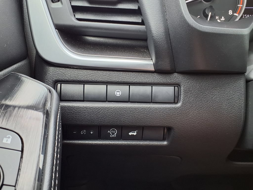 Used 2025 Nissan Rogue SV FWD image 42