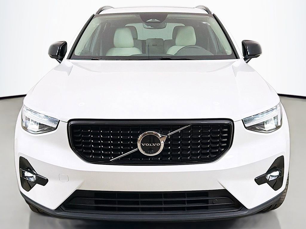 Used 2023 Volvo XC40 B5 Plus w/ Driver Assist Package image 11