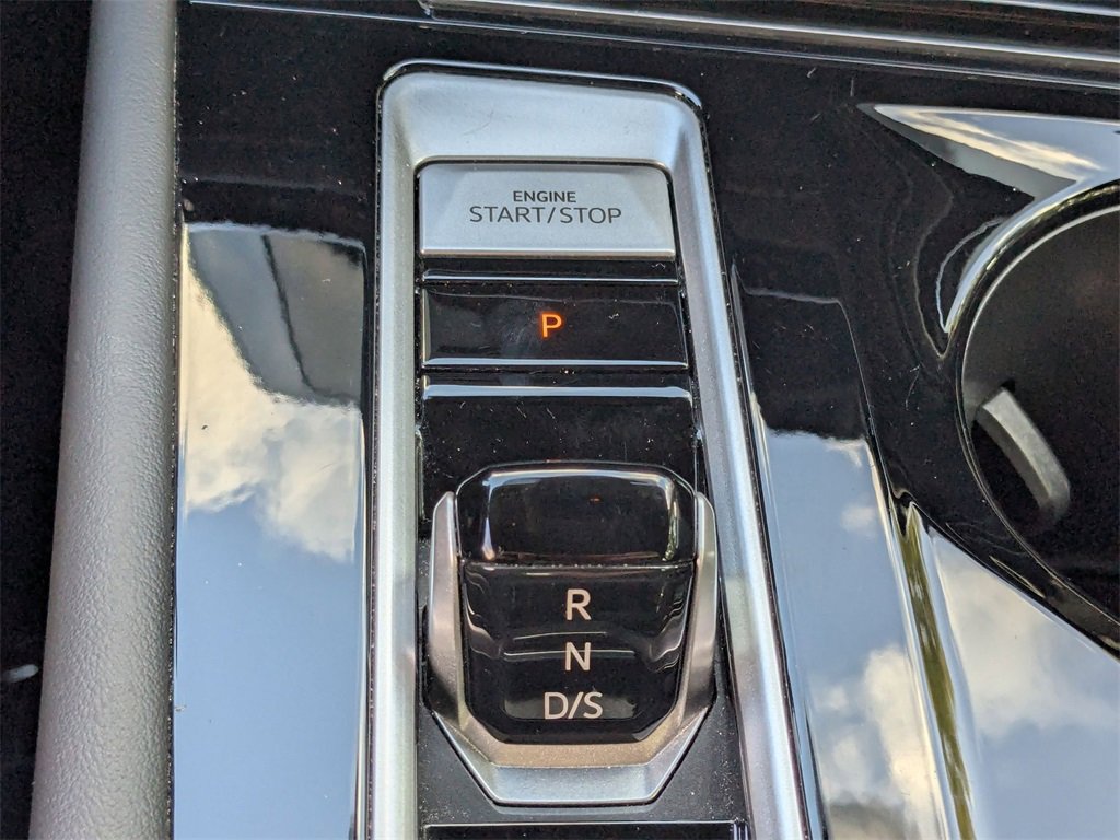 Used 2025 Volkswagen Atlas SE image 17