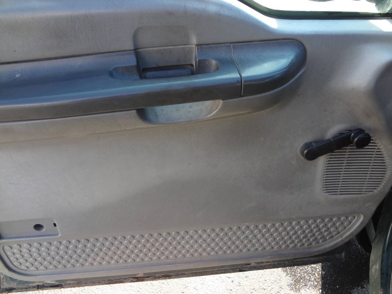 Used 2000 Ford F350 2WD Regular Cab Super Duty image 10