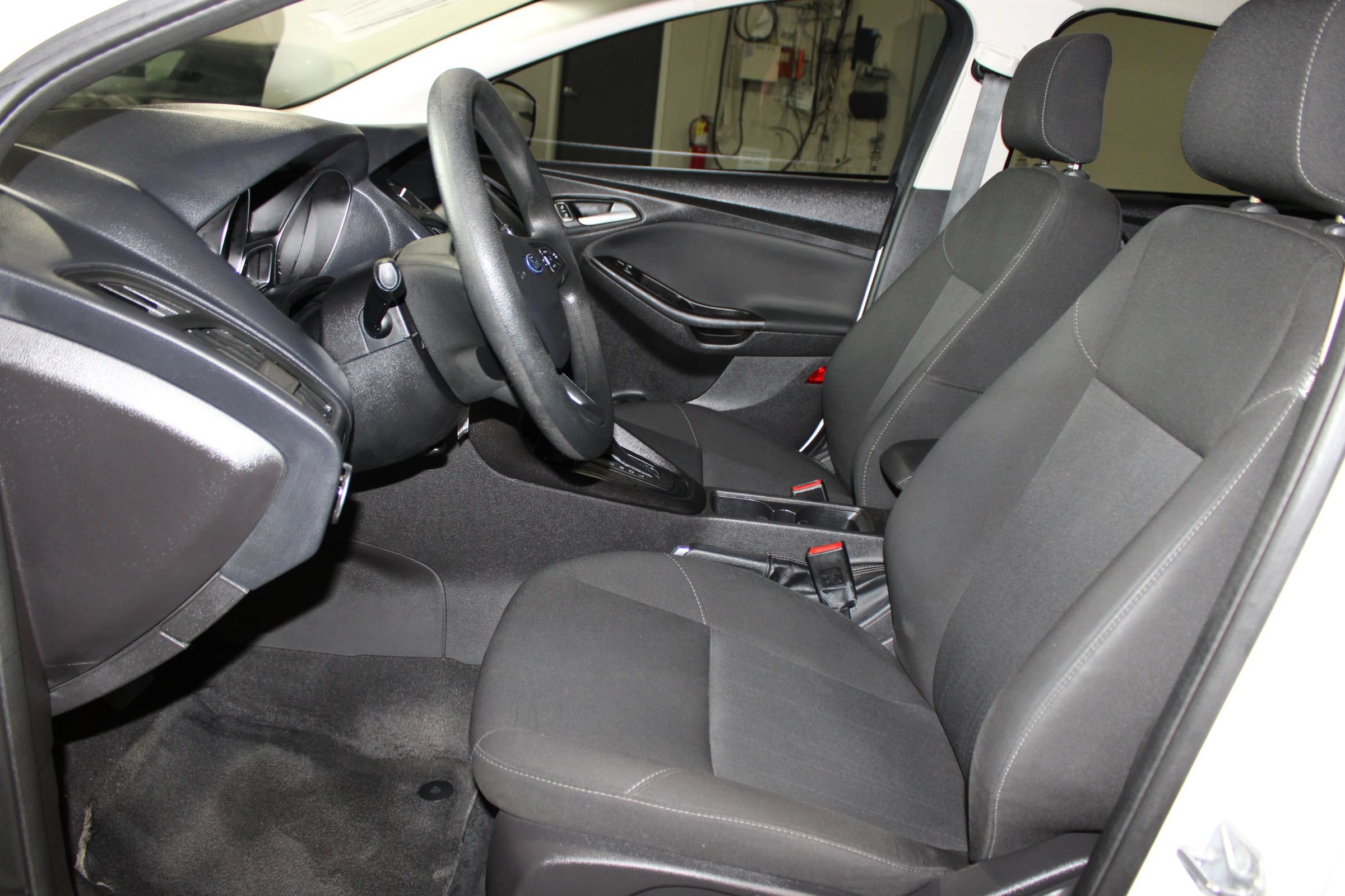 Used 2018 Ford Focus SE FWD image 23
