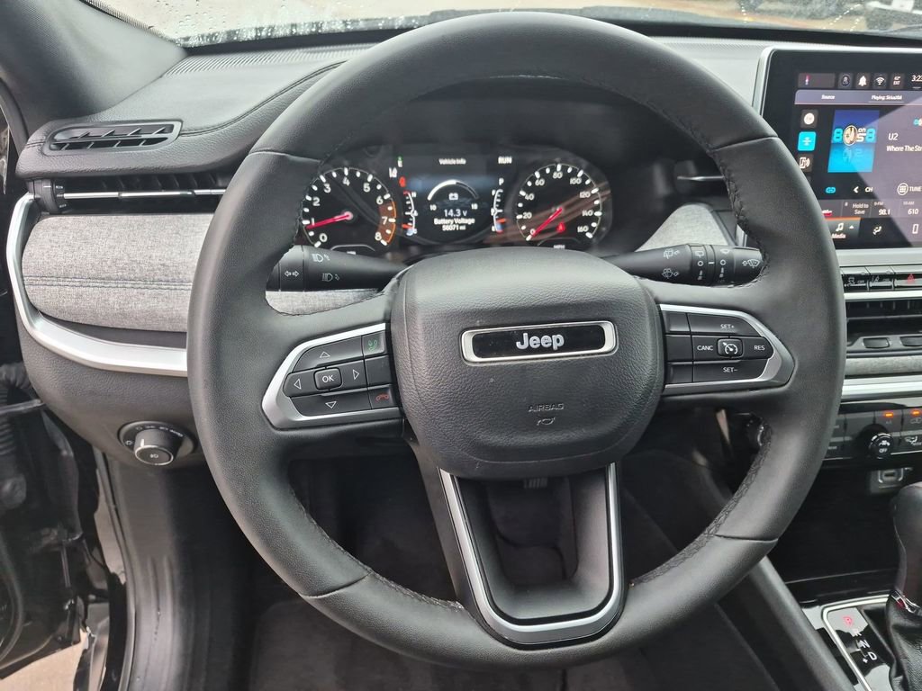Used 2024 Jeep Compass Latitude AWD/4WD image 14