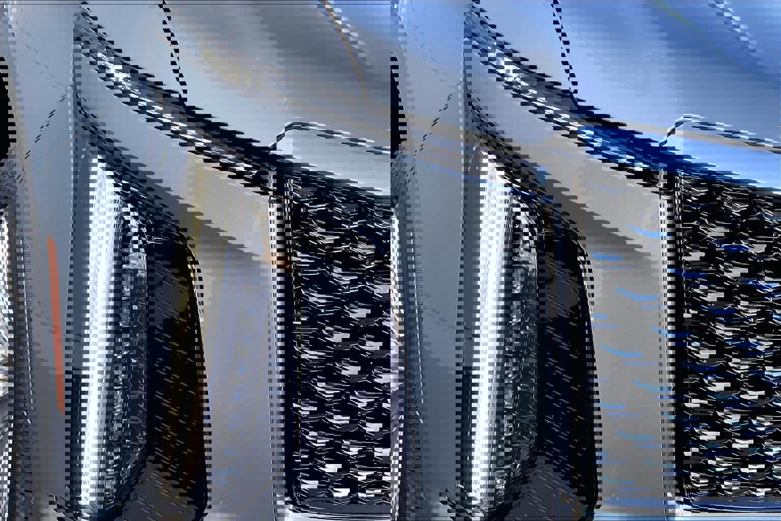 Used 2025 Cadillac Escalade ESV Premium Luxury w/ LPO, Floor Liner Package image 28