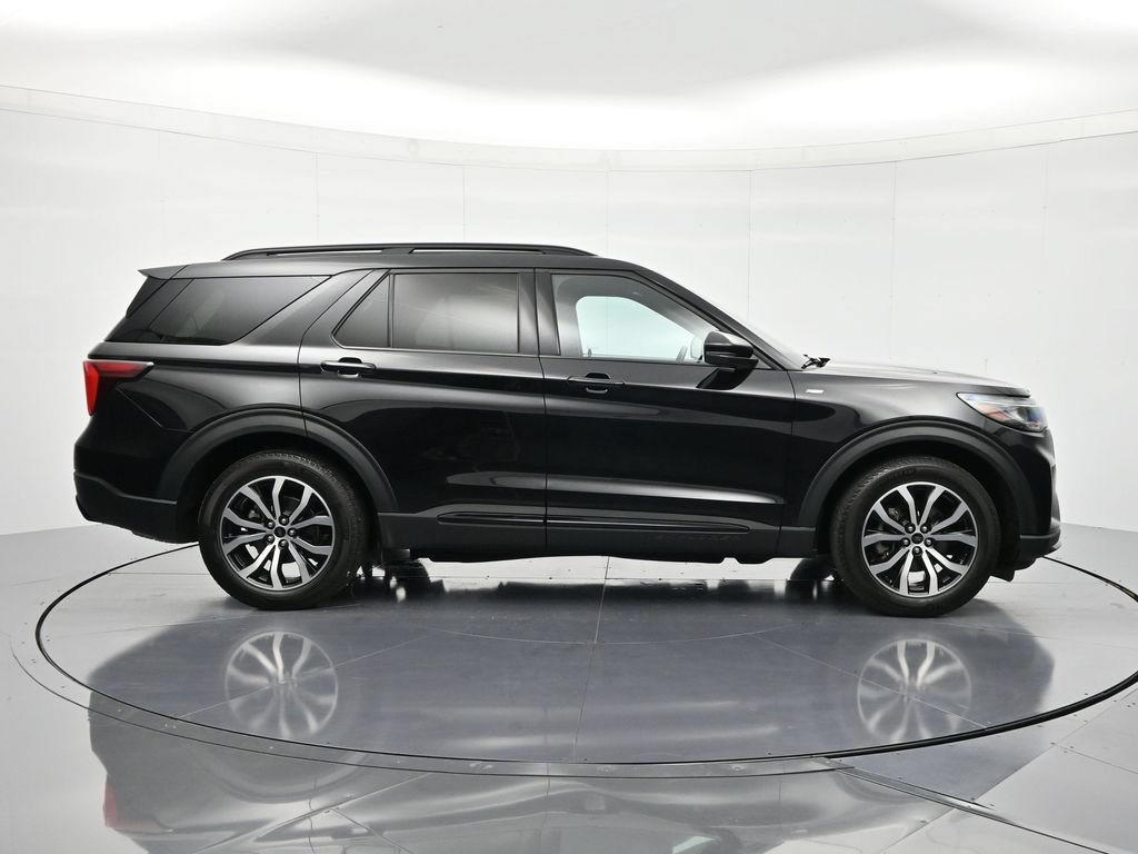 Certified 2025 Ford Explorer ST-Line w/ Premium Package RWD image 4