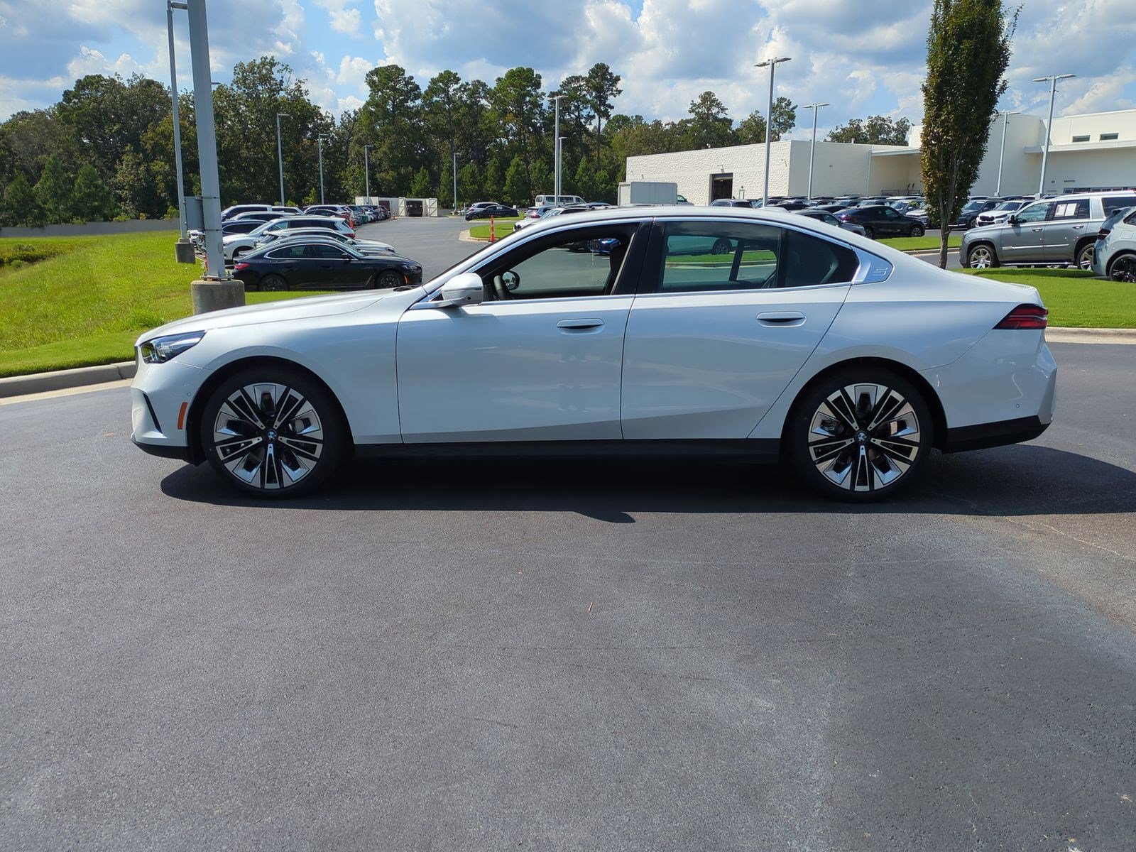 Certified 2026 BMW 530i w/ Premium Package image 6