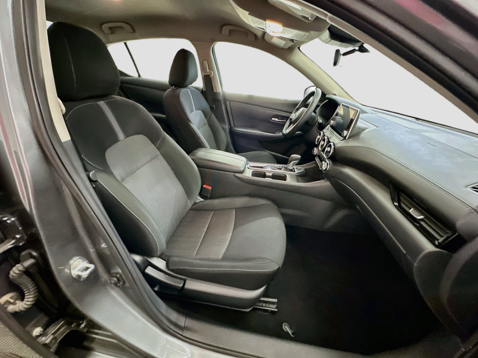 Used 2025 Nissan Sentra SV FWD image 31
