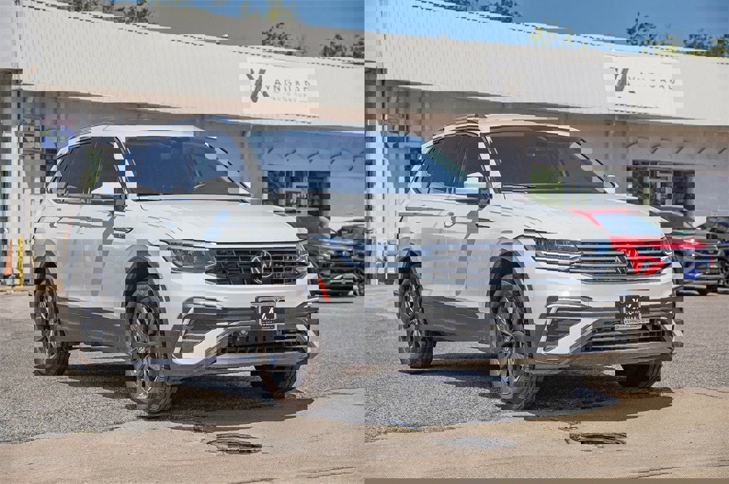 New 2024 Volkswagen Tiguan SE image 9