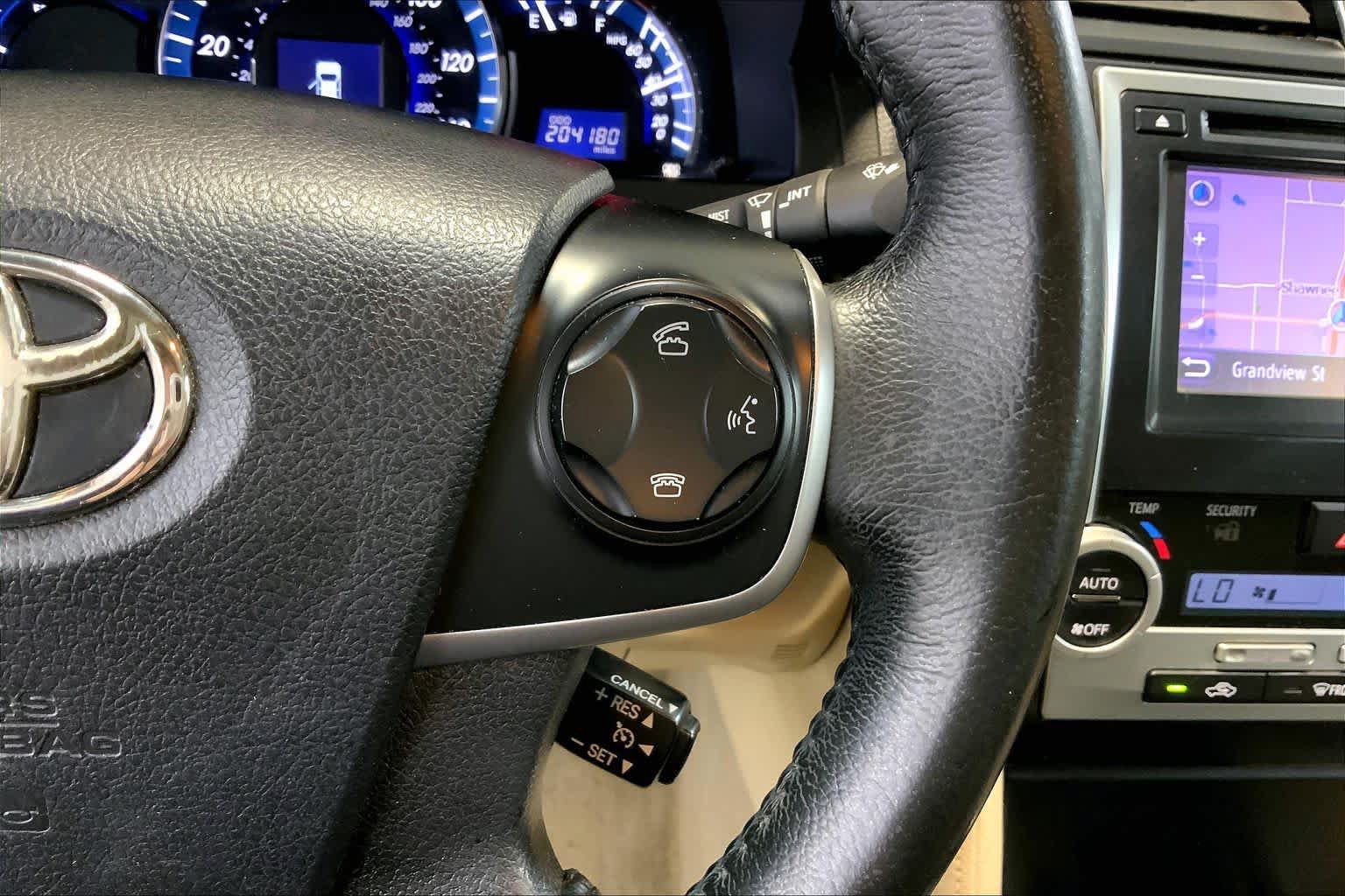 Used 2012 Toyota Camry XLE w/ Leather Pkg FWD image 24
