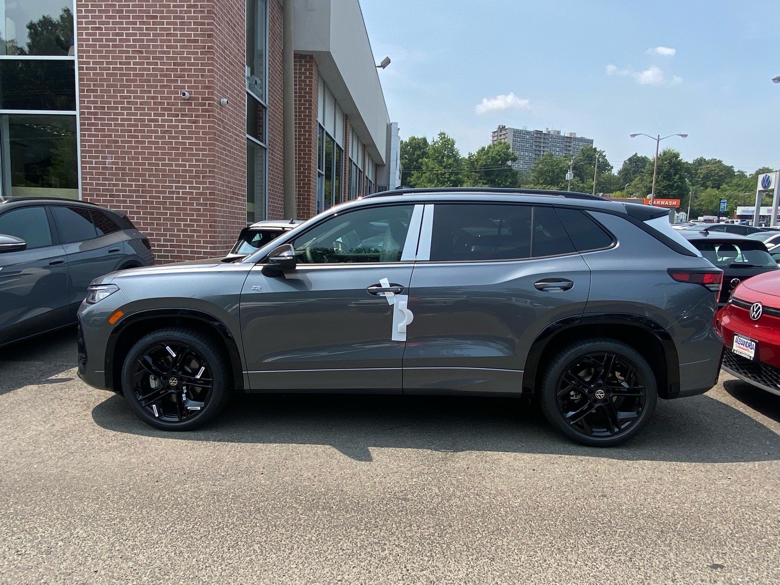 New 2026 Volkswagen Tiguan SE R-Line AWD/4WD image 2