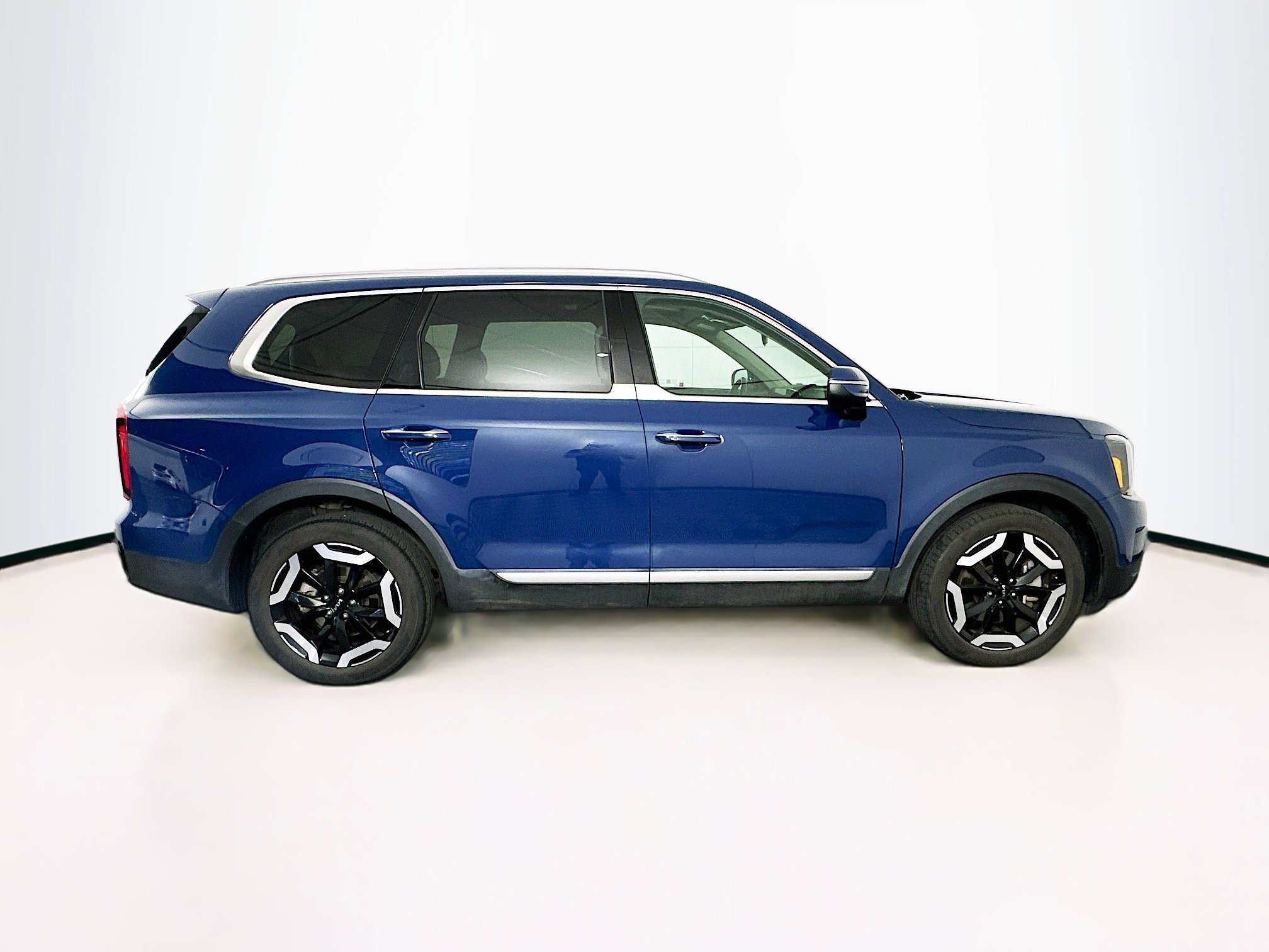 Used 2025 Kia Telluride S FWD image 10