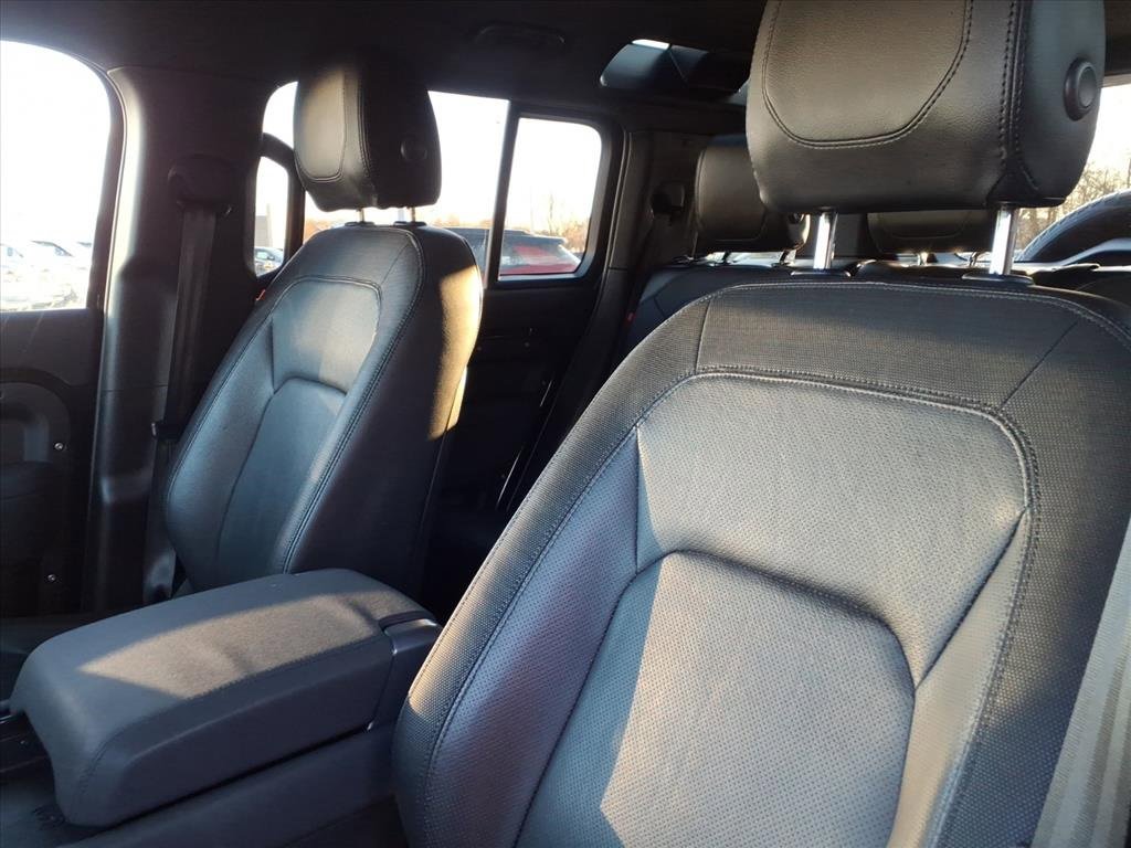 Used 2023 Land Rover Defender 110 X-Dynamic SE image 13