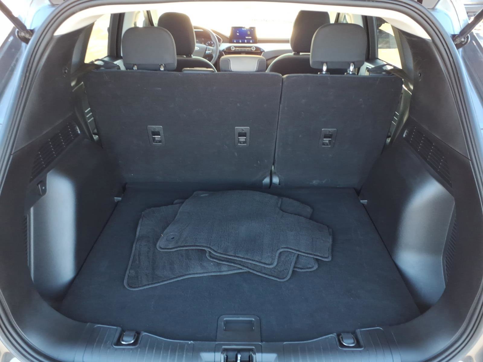 Used 2022 Ford Escape SE w/ SE Sport Appearance Package image 21