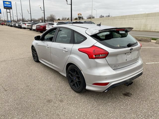 Used 2015 Ford Focus SE w/ SE Sport Package FWD image 19