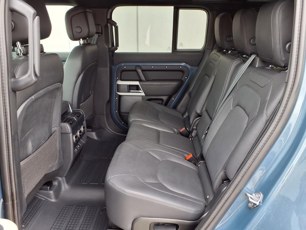 Used 2023 Land Rover Defender 110 SE image 8