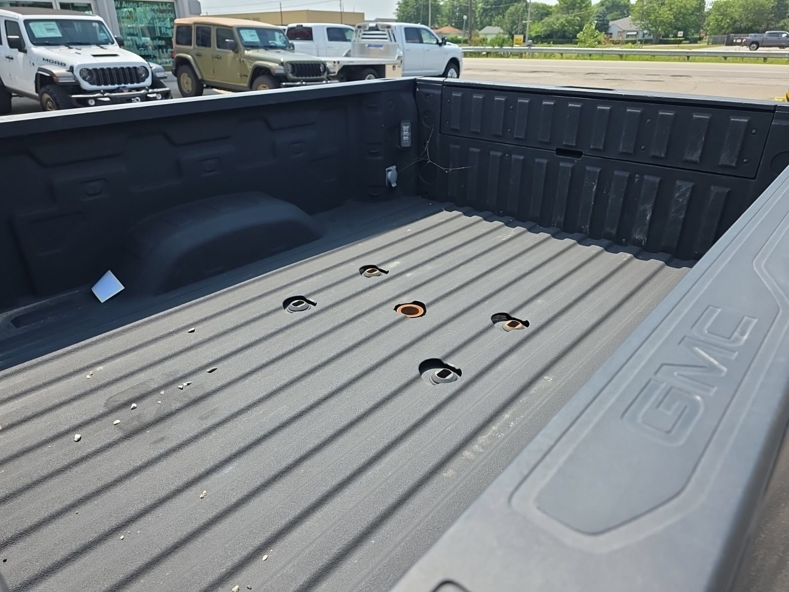 Used 2022 GMC Sierra 3500 Denali AWD/4WD image 11