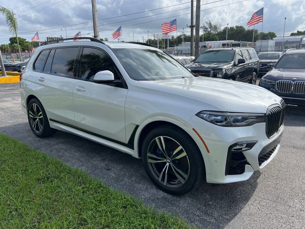 Used 2021 BMW X7 M50i w/ Dynamic Handling Package image 4