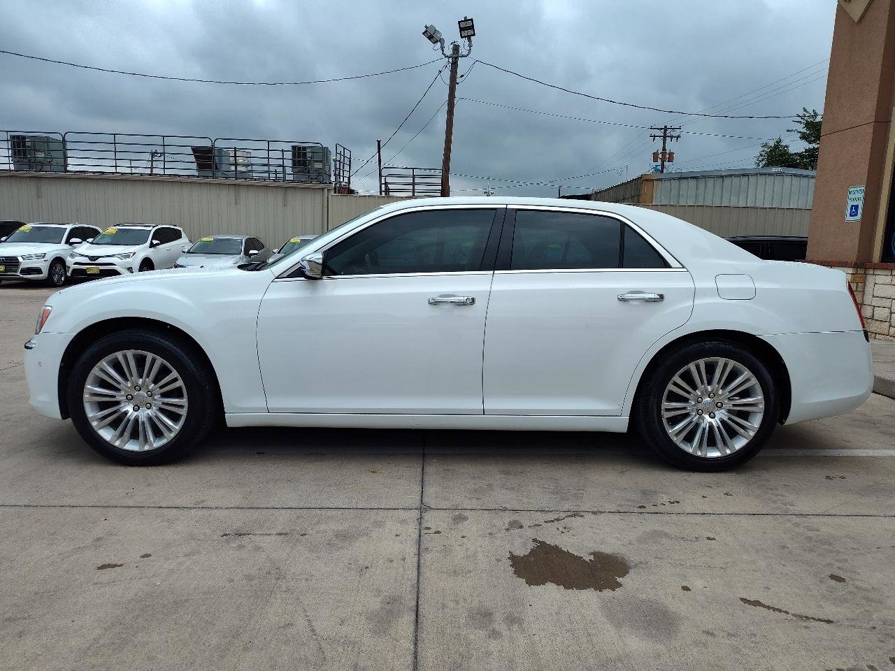 Used 2011 Chrysler 300 Limited w/ Luxury Group RWD image 7