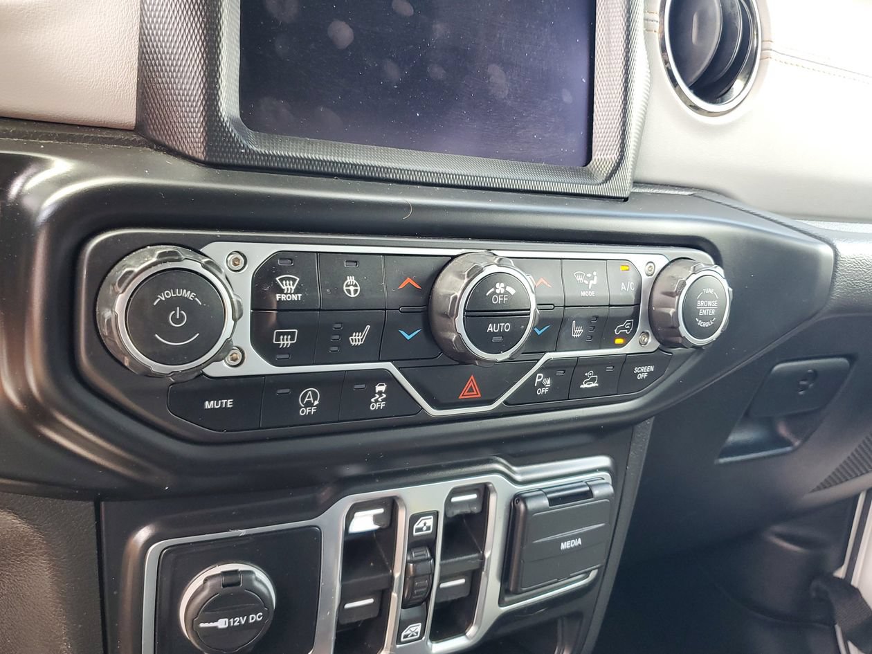 Used 2022 Jeep Wrangler Unlimited Sahara AWD/4WD image 21