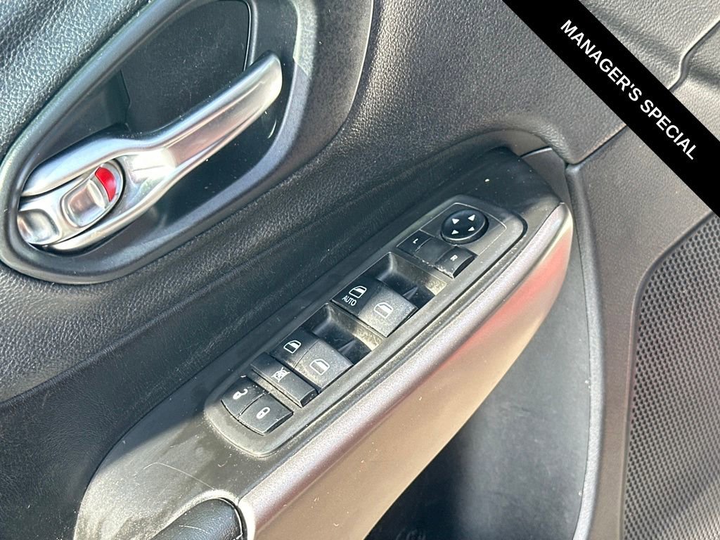 Used 2019 Jeep Cherokee Latitude w/ Popular Appearance Group image 13