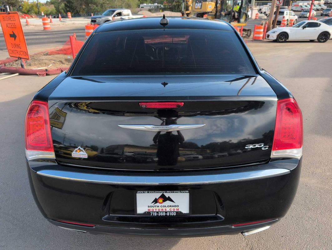 Used 2017 Chrysler 300 C RWD image 6