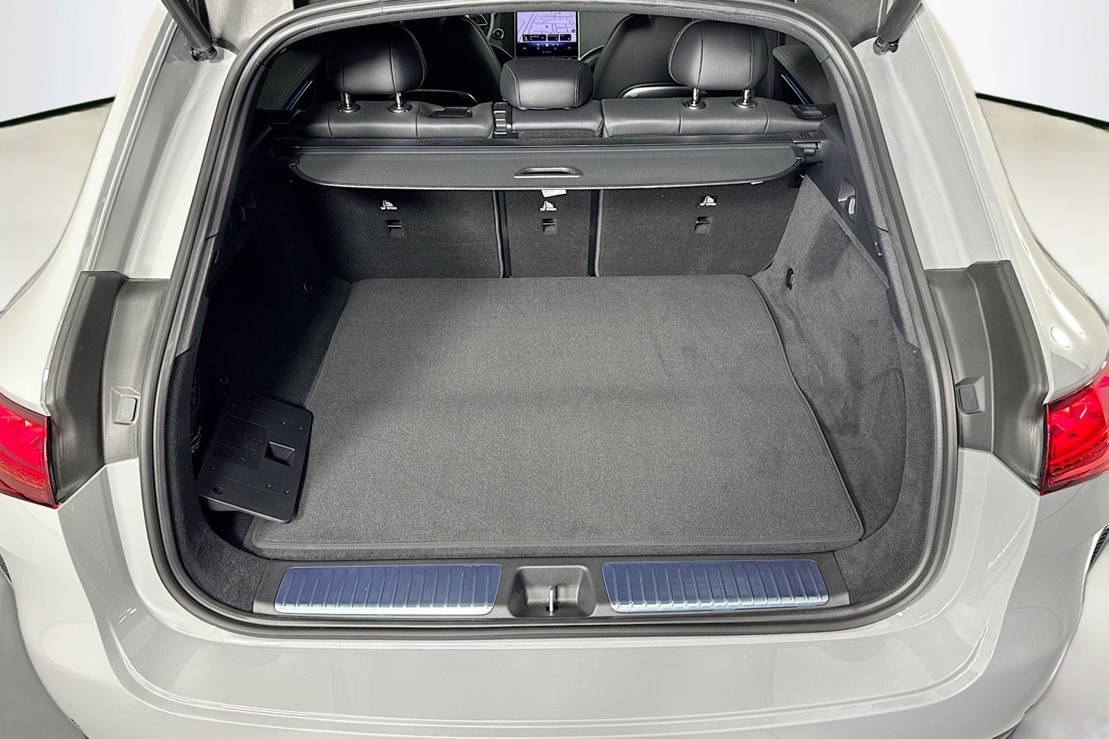 New 2026 Mercedes-Benz EQE 320 4MATIC SUV image 21