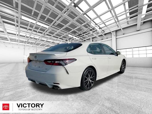 Used 2024 Toyota Camry SE image 2