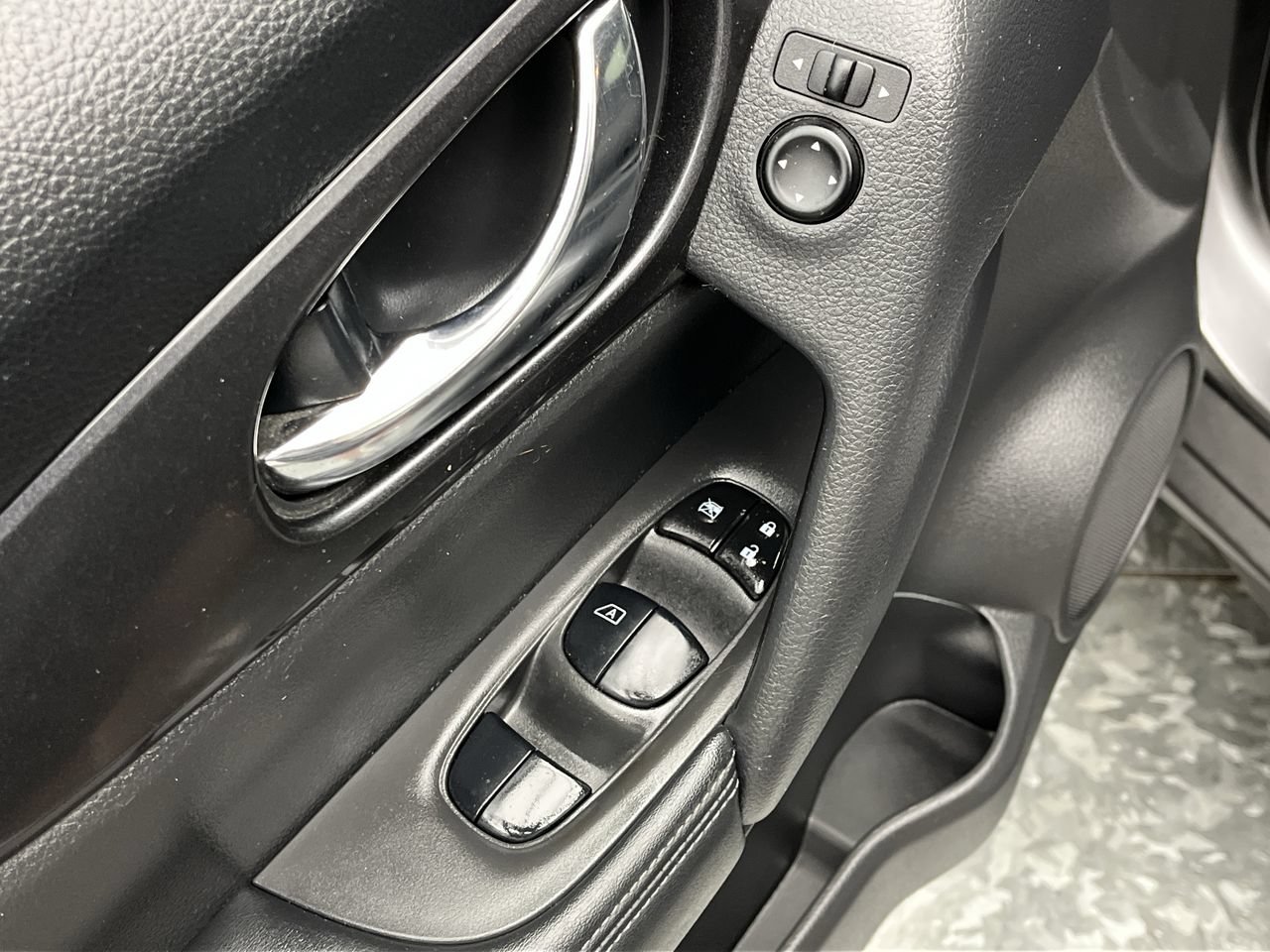 Used 2019 Nissan Rogue SV AWD/4WD image 7