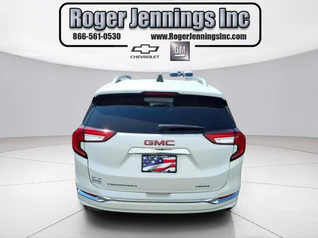 Used 2023 GMC Terrain Denali w/ Denali Premium Package AWD/4WD image 4