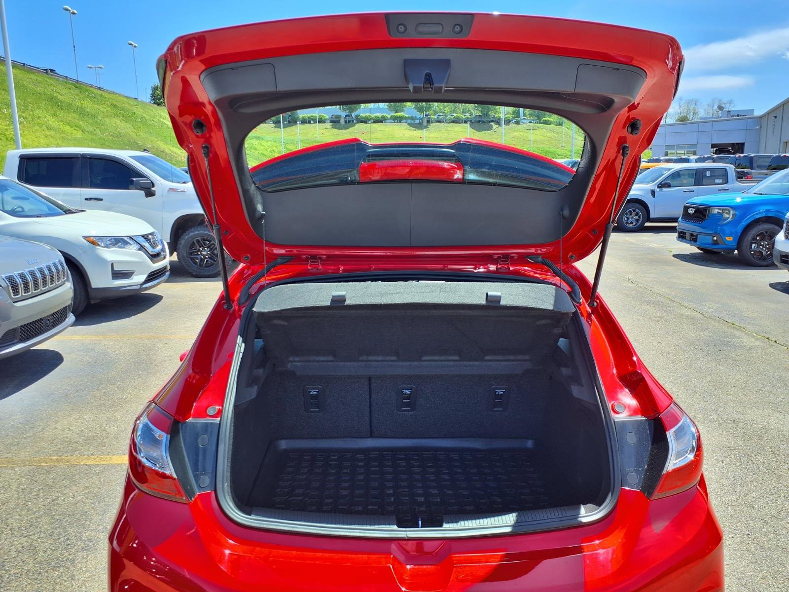 Used 2019 Chevrolet Cruze LT w/ RS Package FWD image 9