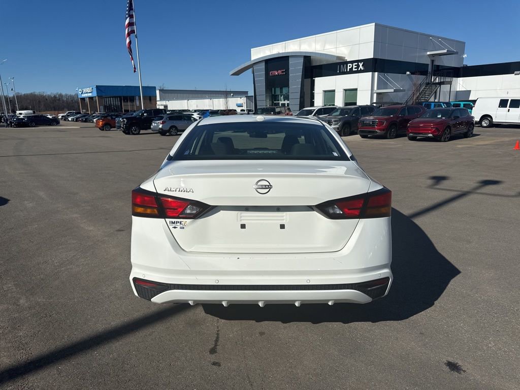 Used 2025 Nissan Altima 2.5 SV image 4