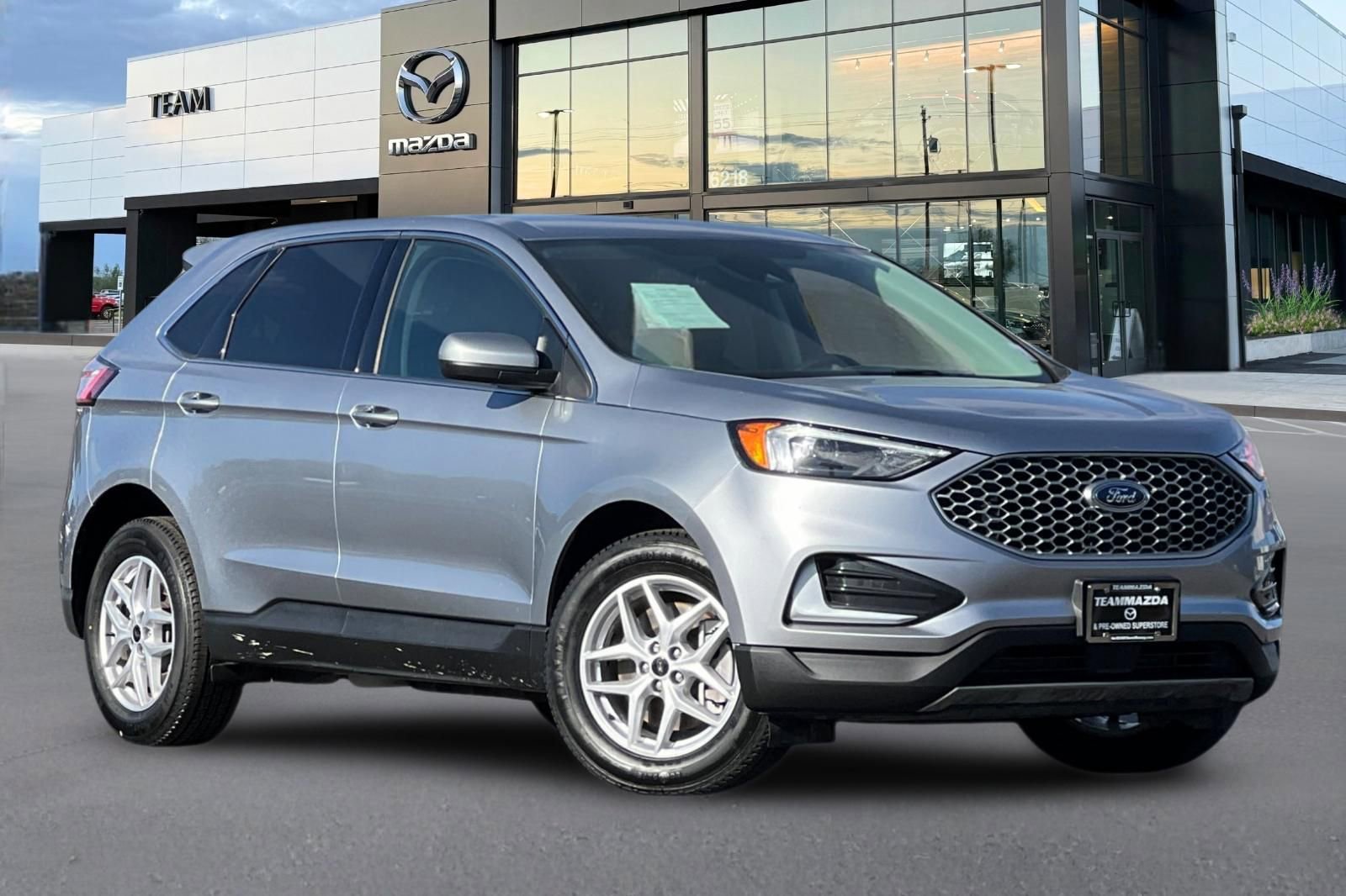 Used 2023 Ford Edge SEL image 2