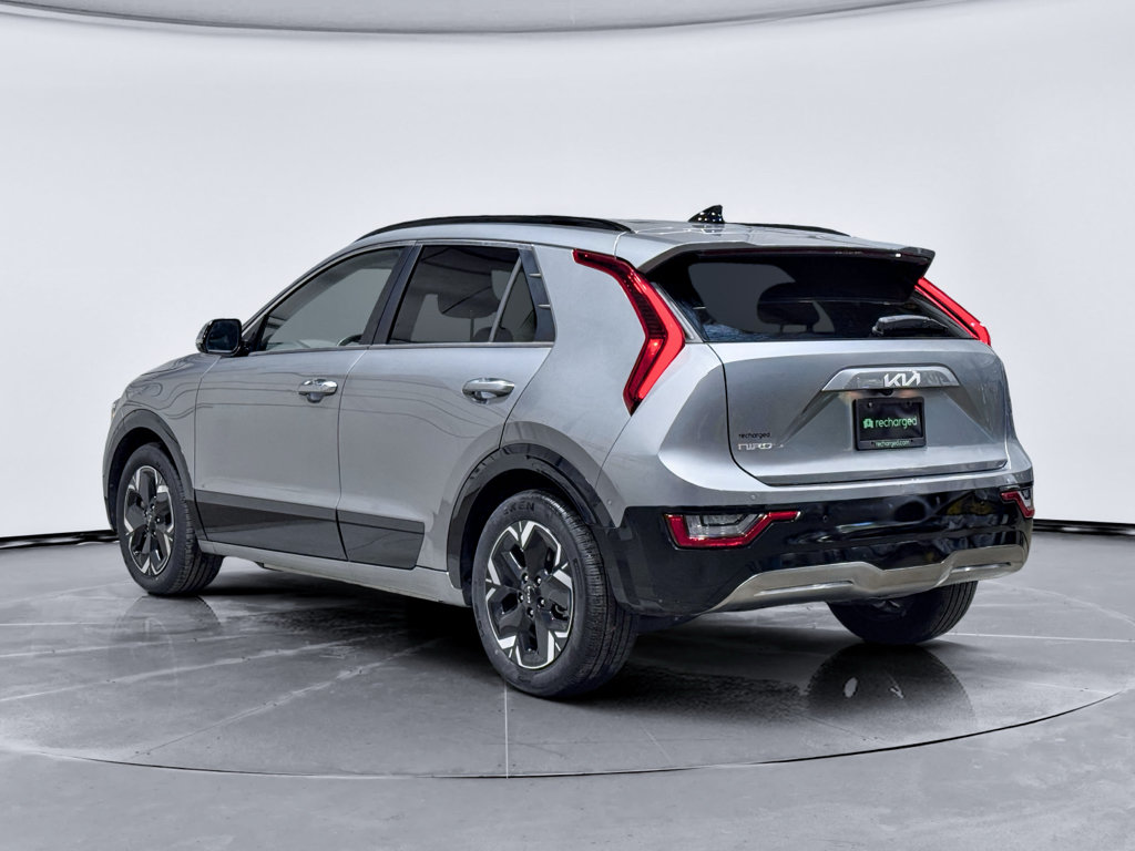 Used 2023 Kia Niro Wave w/ Wave Preserve Package FWD image 2