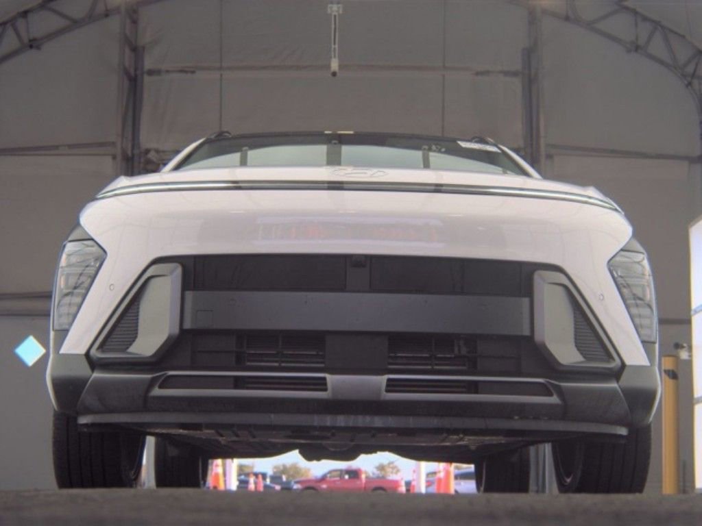 Used 2024 Hyundai Kona Limited AWD/4WD image 2