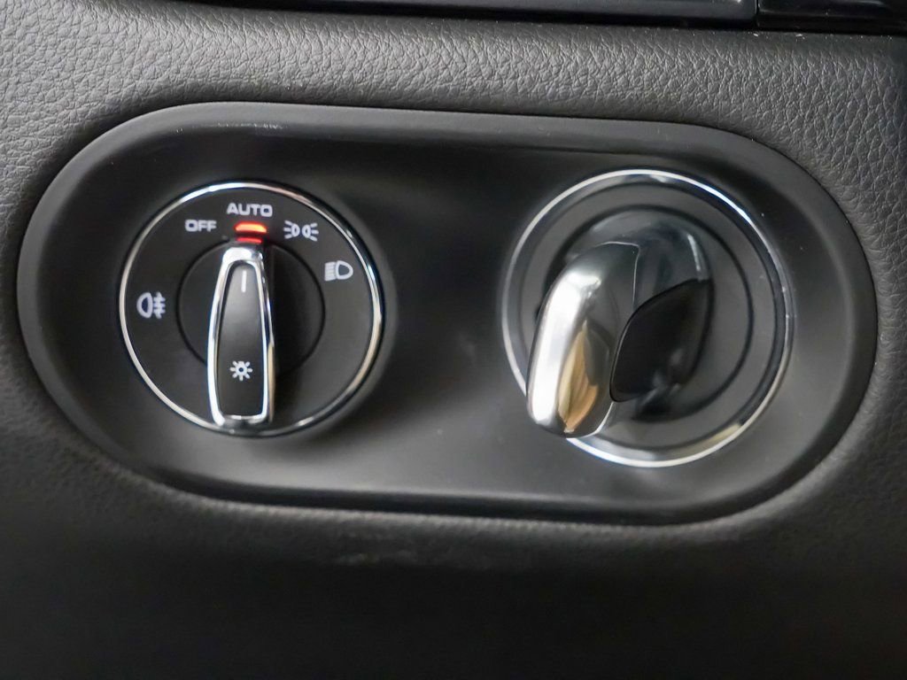 Certified 2021 Porsche Macan image 25