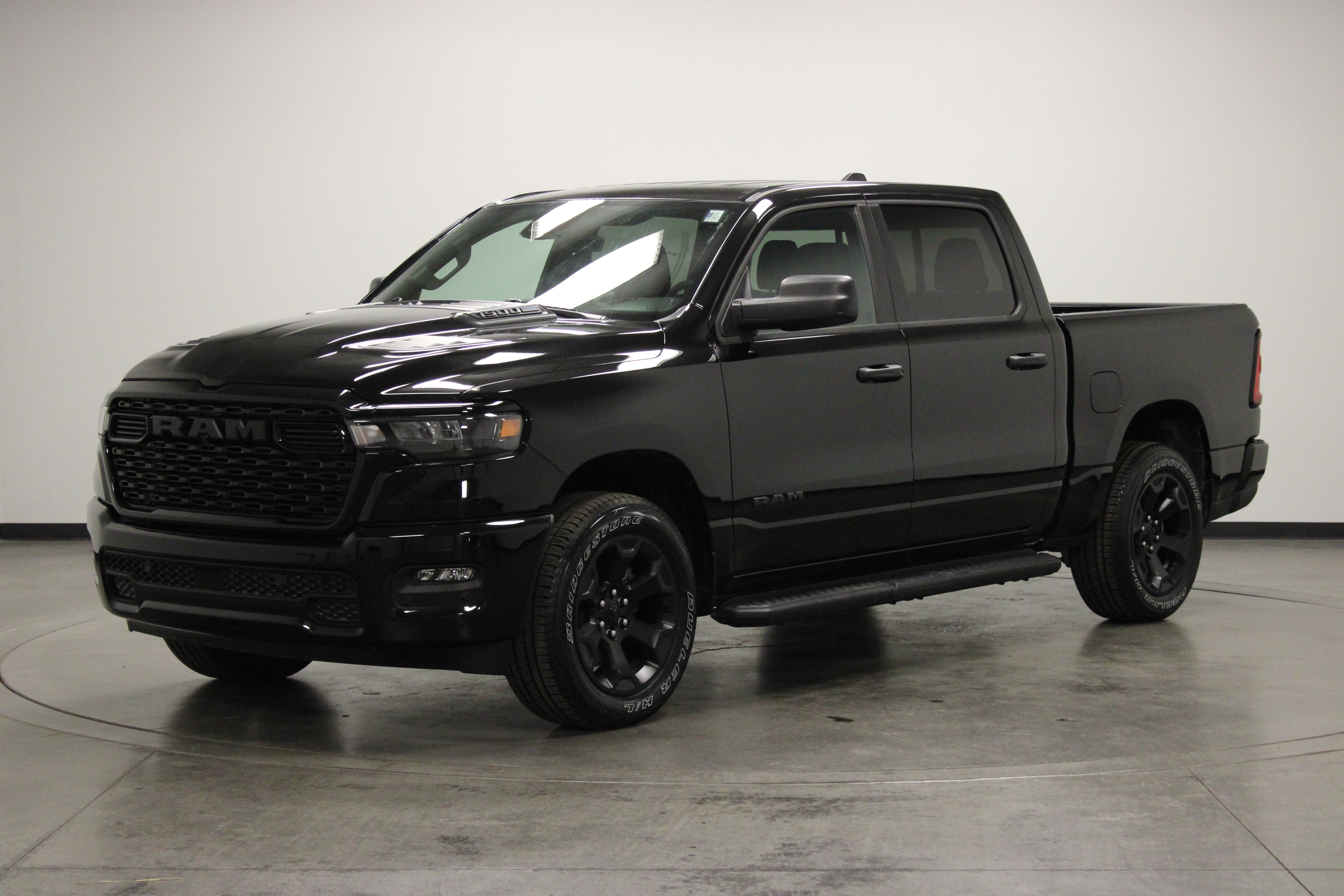 New 2027 RAM 1500 Express AWD/4WD image 4